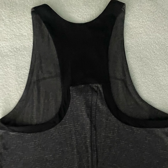 lululemon Clip-In Tank Size 6 - Picture 10 of 14